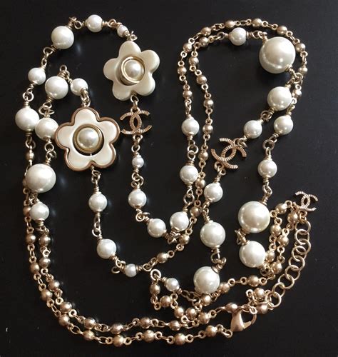 pearl chain chanel